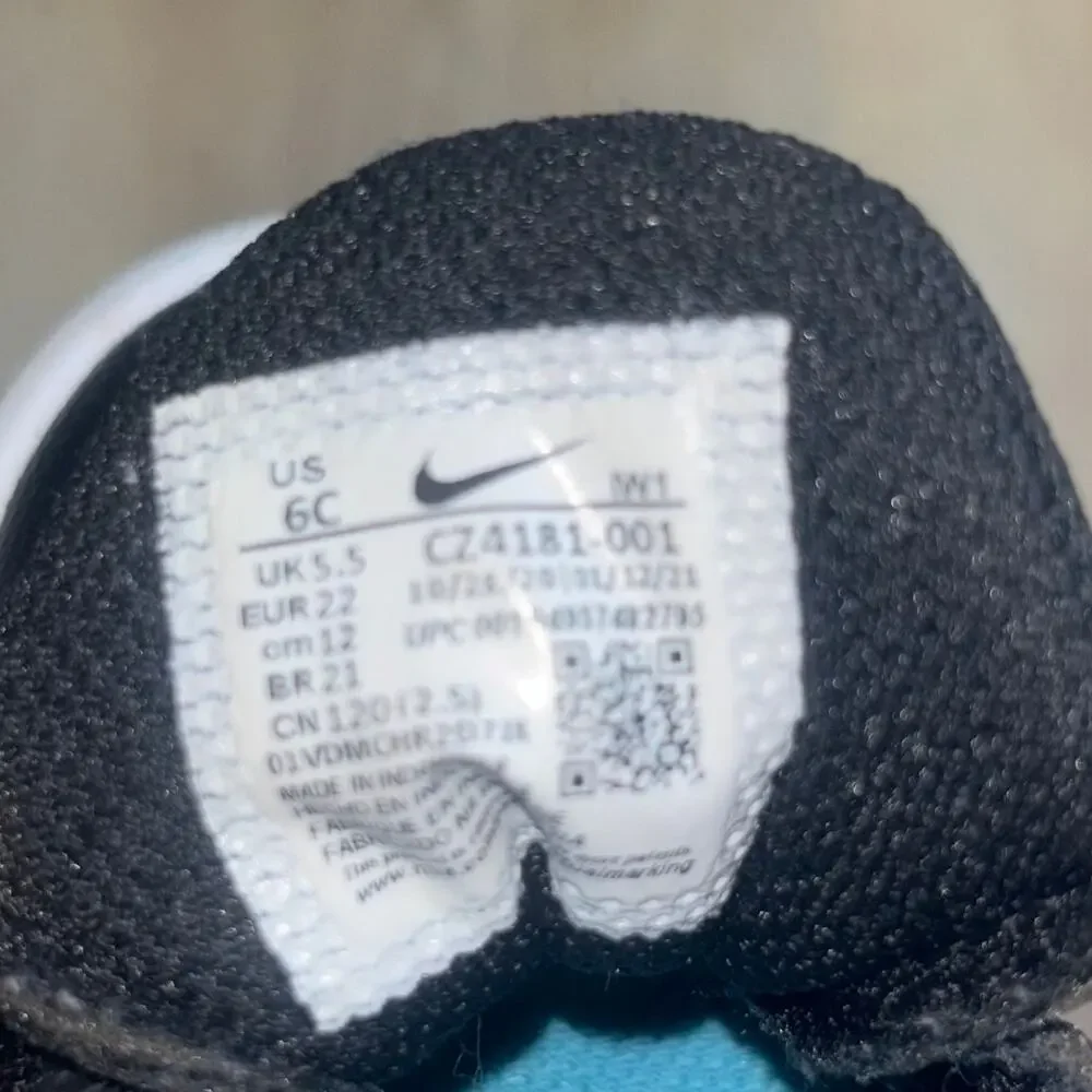 Nike Toddler Sneaker Shoe EUC Nike Team Hustle D 10 Lil Bugs